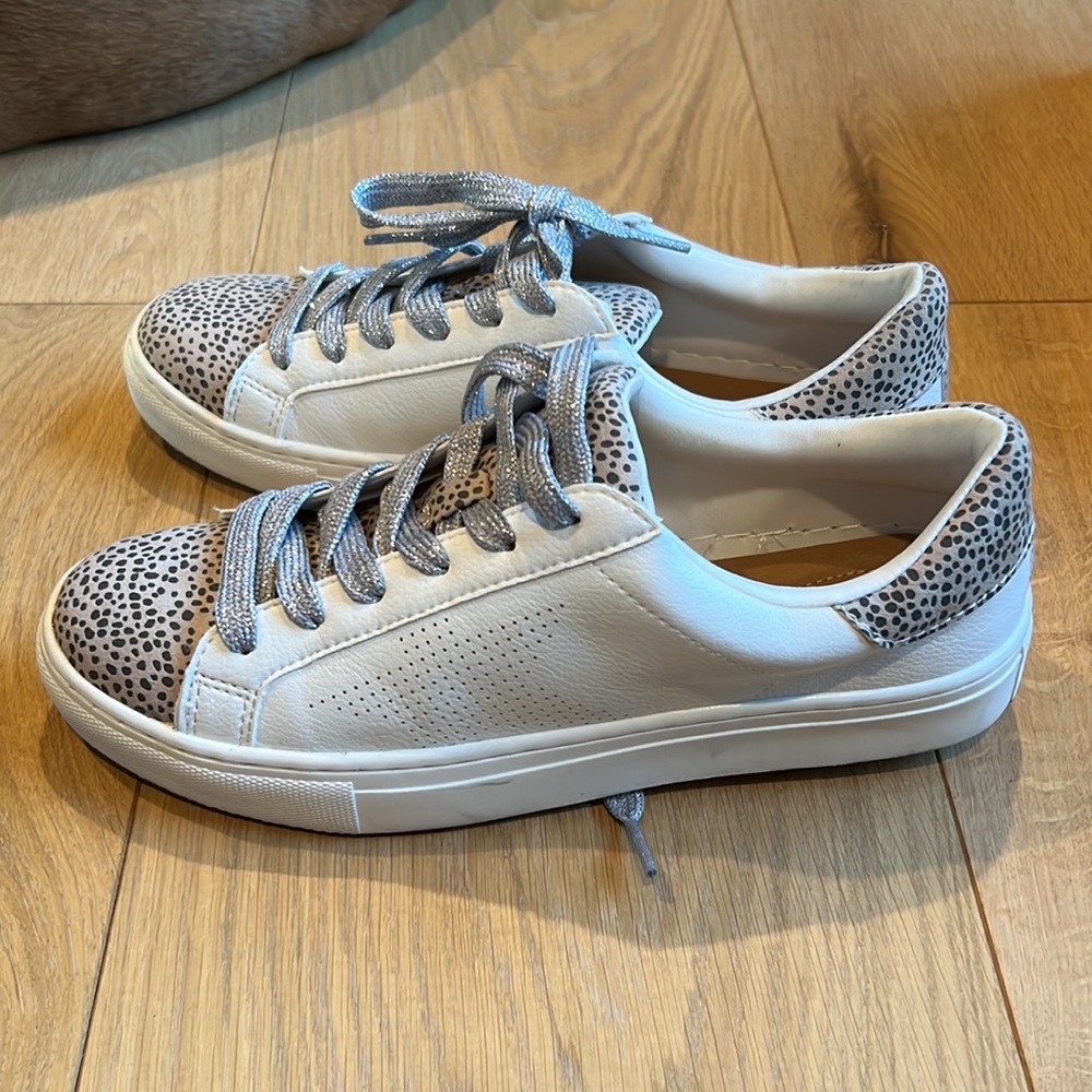 Universal Threads Madison Shoes - Picture 2 of 3
